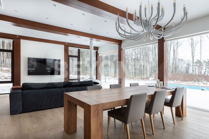 Дом 382 м² на участке 27,8 сот.