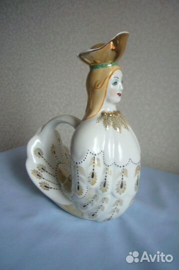 Фарфоровый штоф 