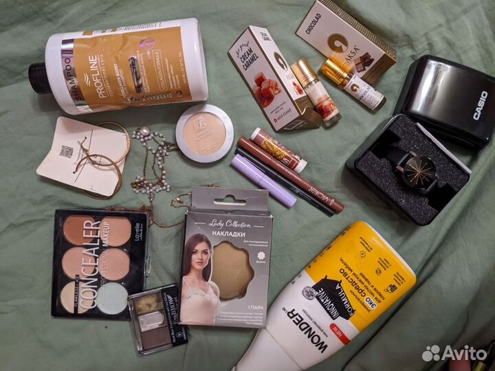 Косметика и украшения пакетом