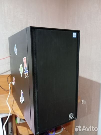 Игровой компьютер со всеми девайсами