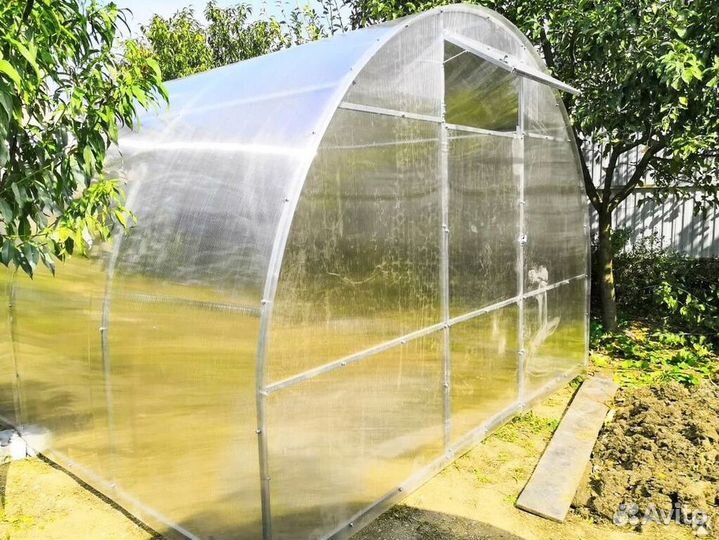 Теплица с поликарбонатом