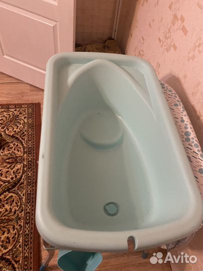 Пеленальный столик с ванночкой chicco