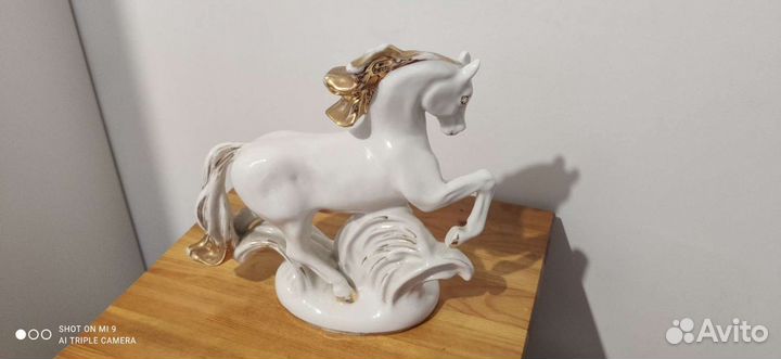 Статуэтка коня