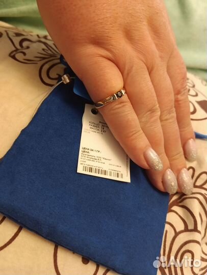 Золотое кольцо с сапфиром синий