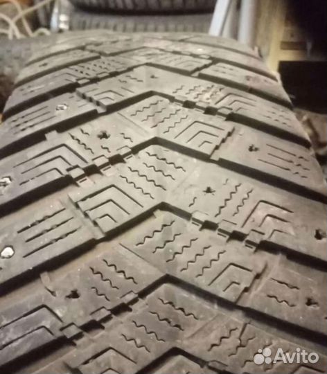 Goodyear UltraGrip 215/65 R17