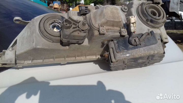 Фара передняя правая на toyota cresta