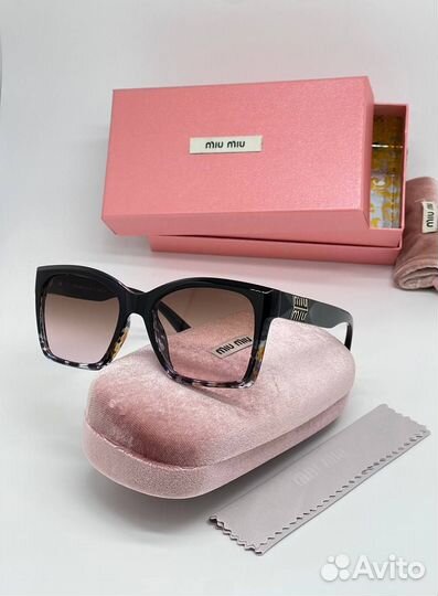 Солнцезащитные очки MIU MIU