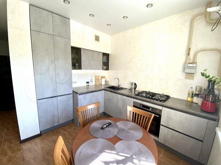 1-к. квартира, 42 м², 1/10 эт.