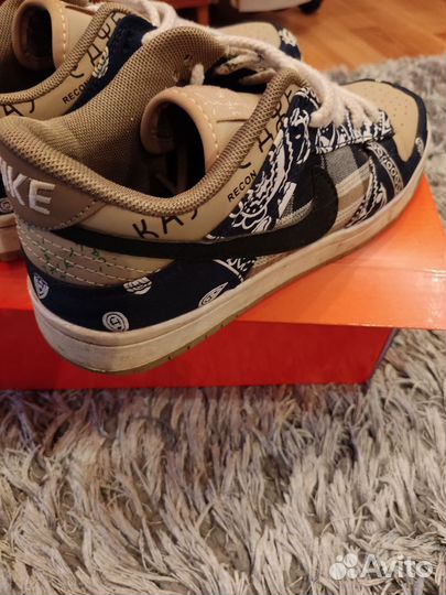 Кроссовки женские