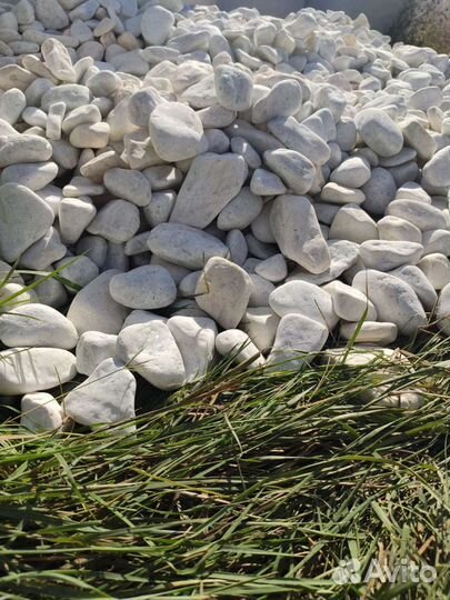 Белая галька мраморная