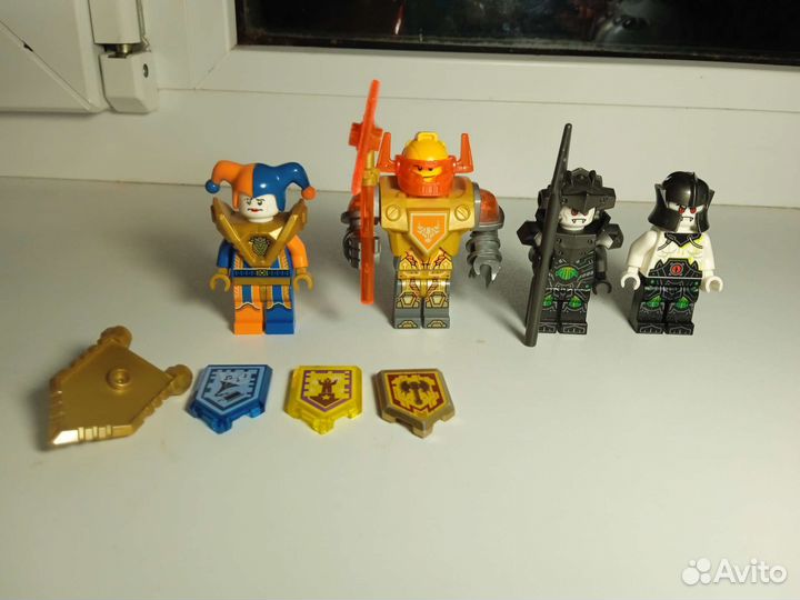 Lego nexo knights 72006. Мобильный арсенал Акселя