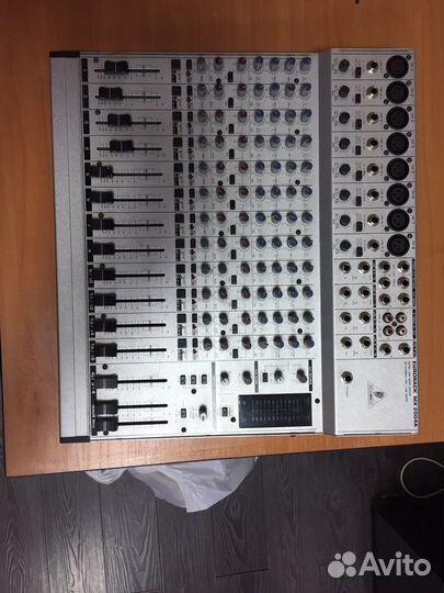 Микшерный пульт Behringer Eurorack MX 2004A