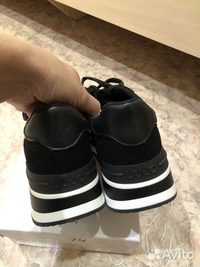 Кроссовки женские