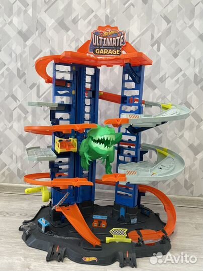 Трек Hot wheels сити гараж с тиранозовром