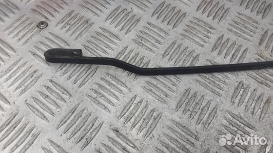 Щеткодержатель лобового стекла volkswagen passat B