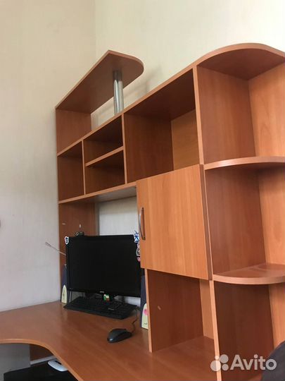 Угловой письменный стол