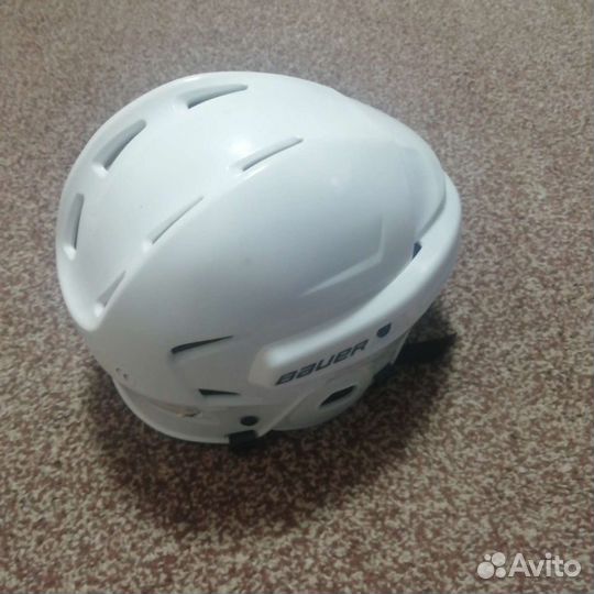 Хоккейный шлем