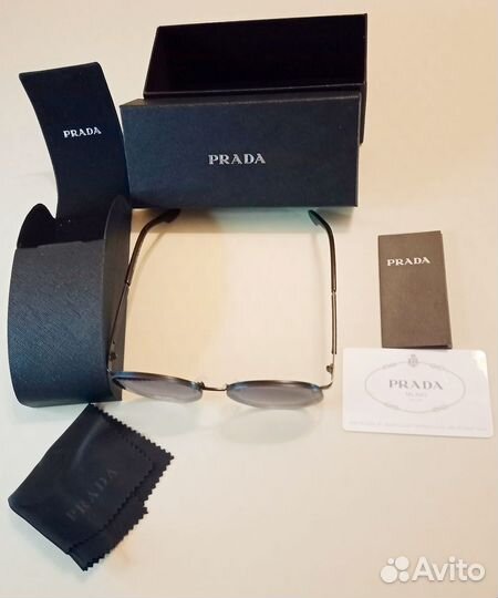 Солнечные очки Prada