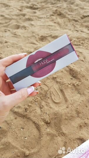 Huda beauty матовая помада trophy wife
