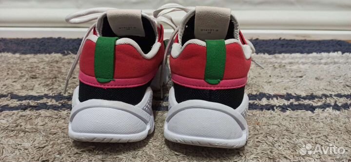 Кроссовки женские