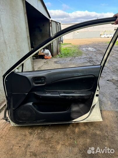 Дверь передняя правая Nissan AD