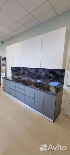 Кухонный гарнитур выставочный образец
