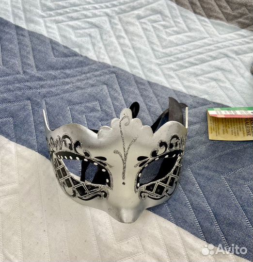 Венецианская маска карнавальная