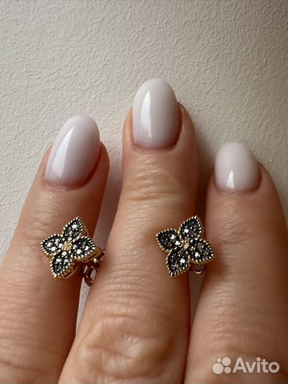 Золотые серьги пусеты