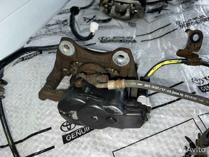 Тормозной суппорт задний Lexus Rx 4