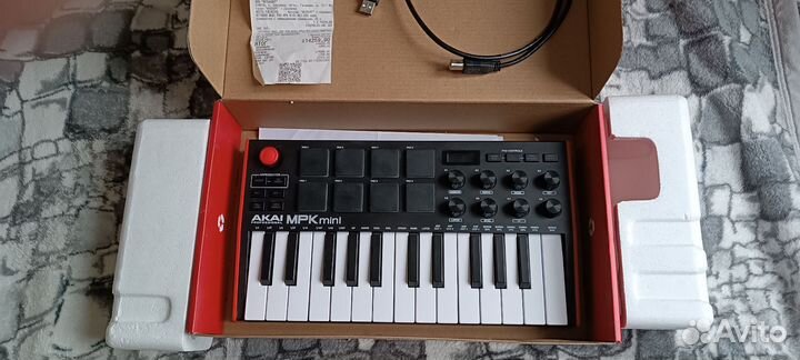 Миди клавиатура akai PRO MPK mini MK3