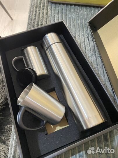 Термос с термокружками