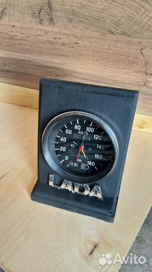 Часы настольные LADA