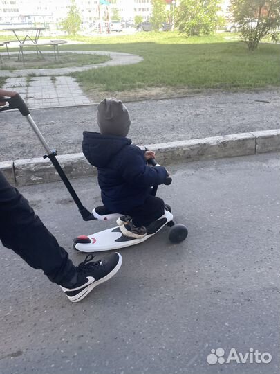 Самокат беговел с родительской ручкой