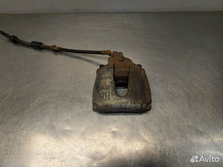 Суппорт передний правый Mazda 3 BL Z6 2011