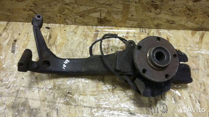 Кулак поворотный VW Пассат В5 Ауди А4 8D0407257M