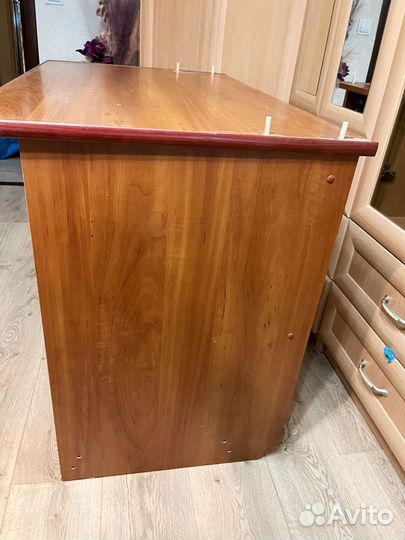 Письменный стол