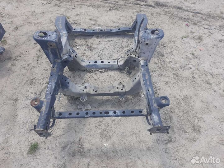 Передняя часть рамы Toyota Hilux G7