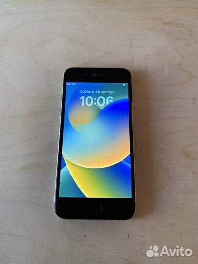 iPhone SE, 64 ГБ