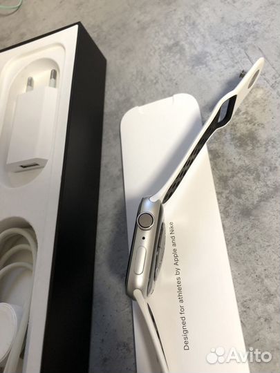 Apple Watch 4 44 mm Nike+