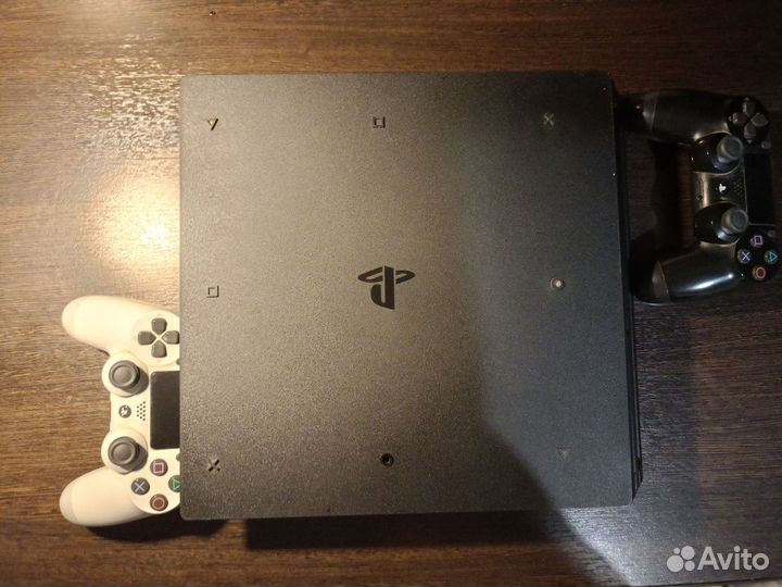 Sony PS4 PRO 1tb(2 геймпада + 2 игры в комплекте)