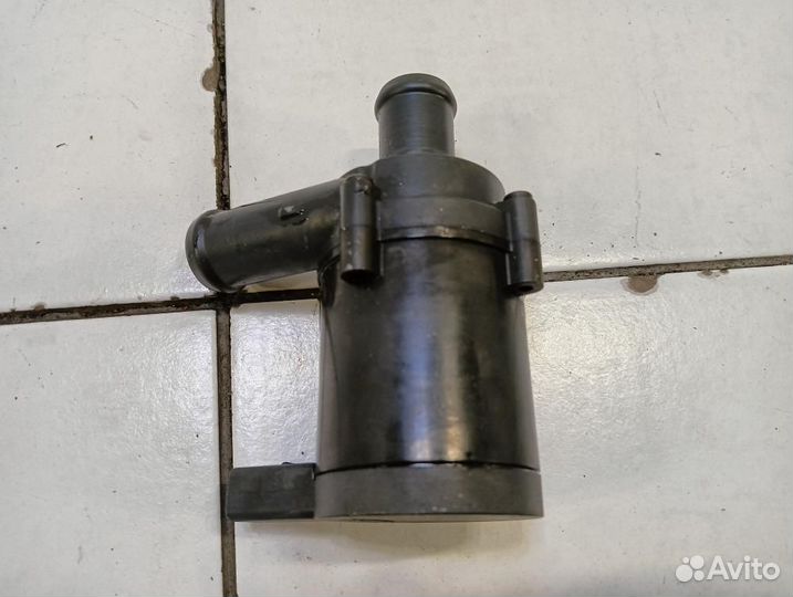 Насос водяной дополнительный Volkswagen Tiguan 5N1