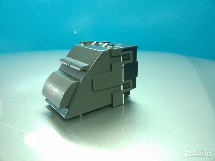 Кнопка аварийной сигнализации Камри v40