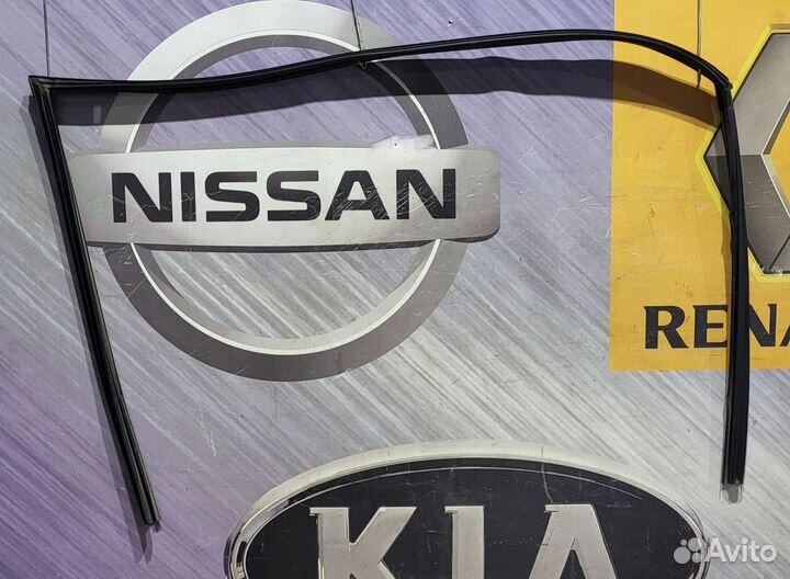 Уплотнитель перед проема стекла двери Nissan teana