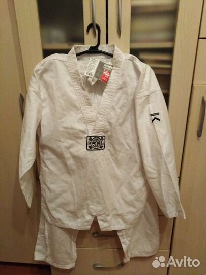 Костюм для тхеквондо новый 150 см