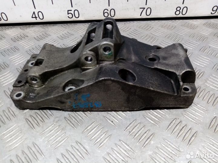 Б/У Кронштейн генератора#001