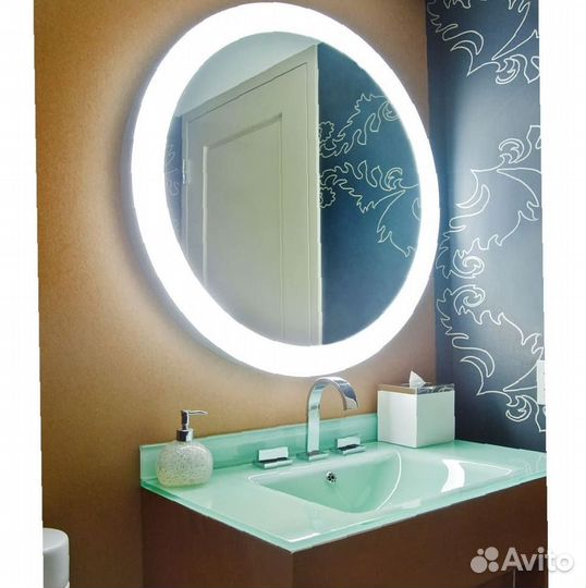 Зеркало в раме с подсветкой