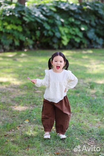 Детская кружевная кофточка со штанишками
