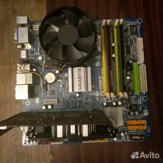 Материнская плата с процессором и памятью