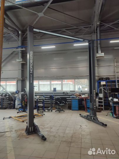Подъемник для автосервиса