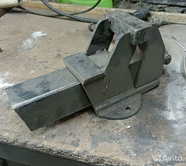 Тиски слесарные